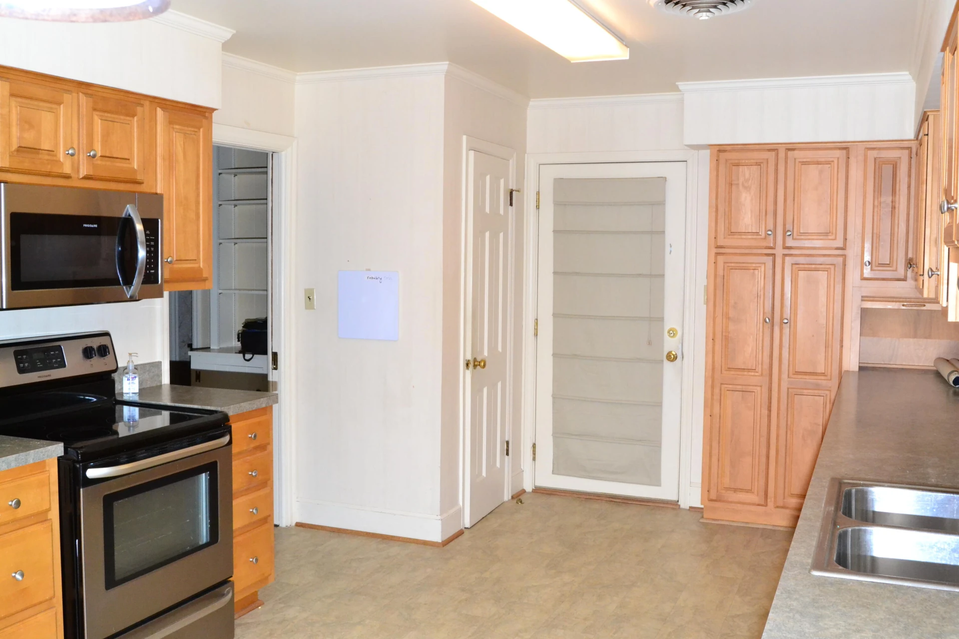 1020 Stonegate DR - Photo 2