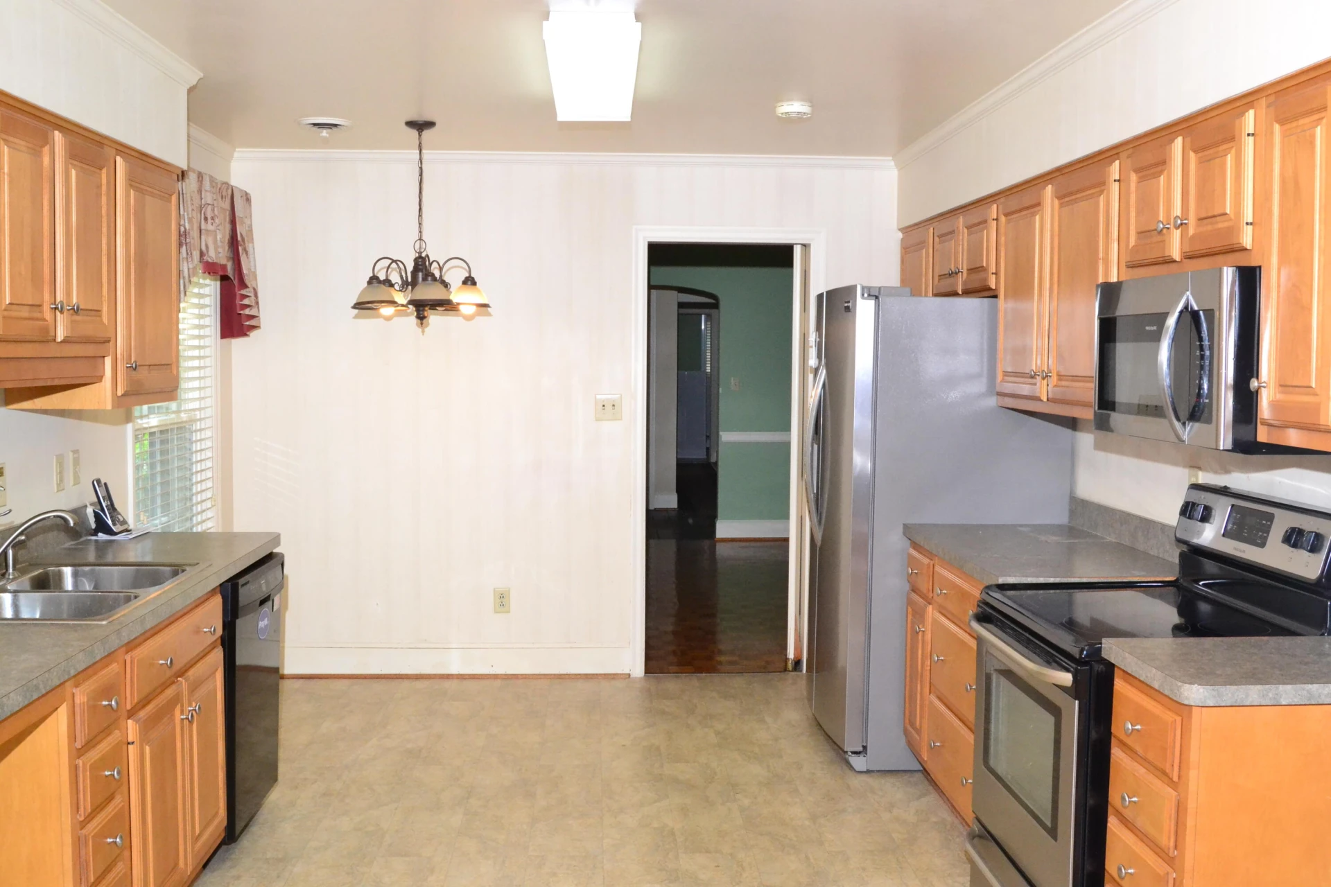 1020 Stonegate DR - Photo 3