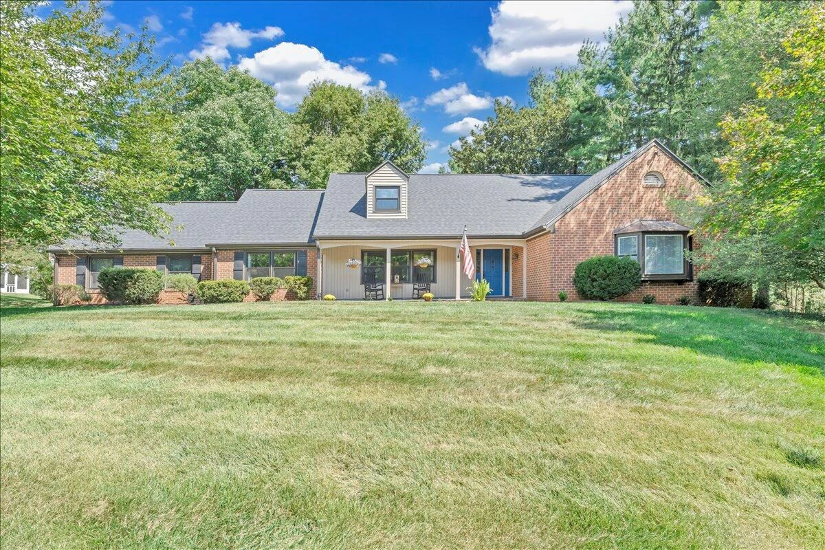 606 Dogwood DR
