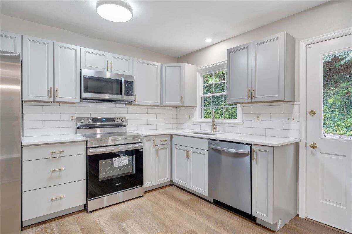 3311 Farmington DR - Photo 5