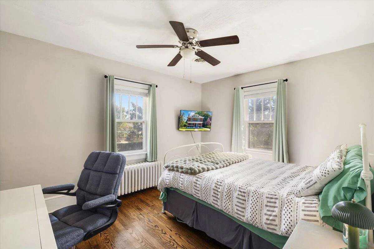 3402 Hillcrest AVE NW - Photo 24