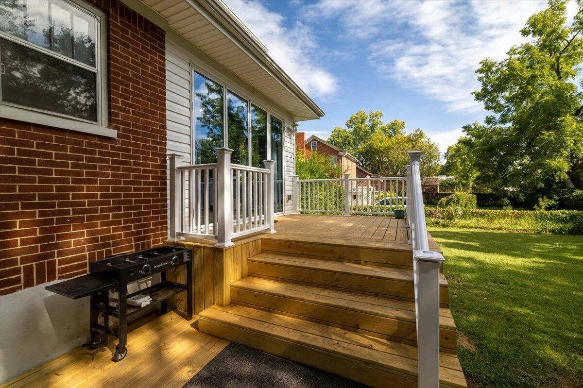 3402 Hillcrest AVE NW - Photo 26