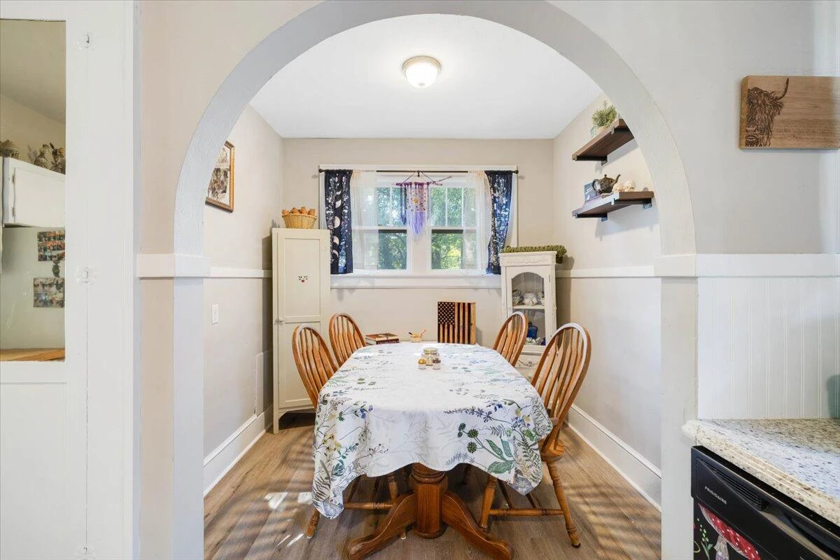 3402 Hillcrest AVE NW - Photo 11