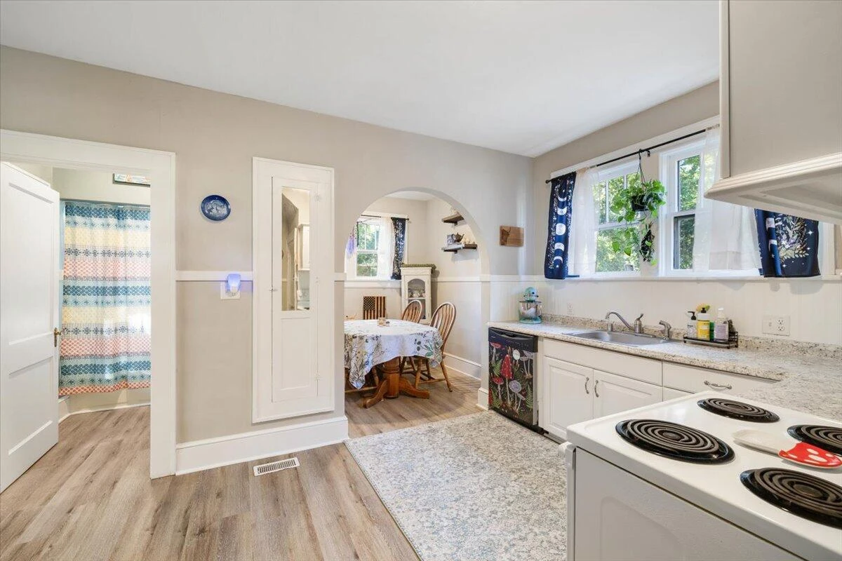 3402 Hillcrest AVE NW - Photo 12