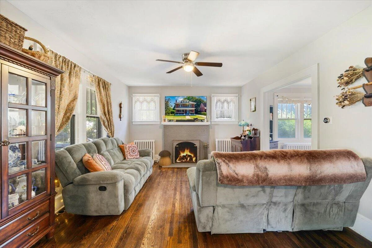 3402 Hillcrest AVE NW - Photo 14