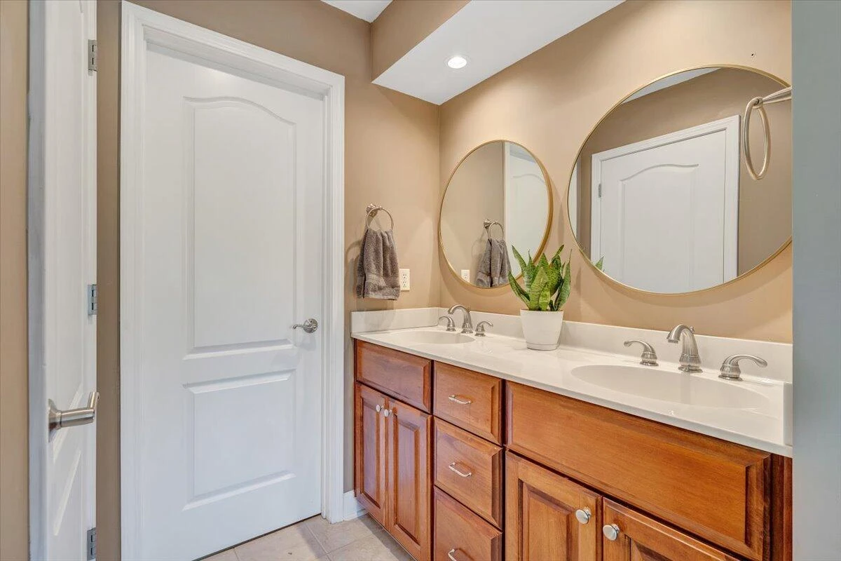 940 Claybanks DR - Photo 40