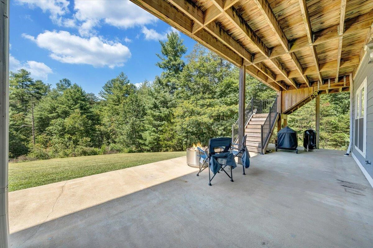 940 Claybanks DR - Photo 80