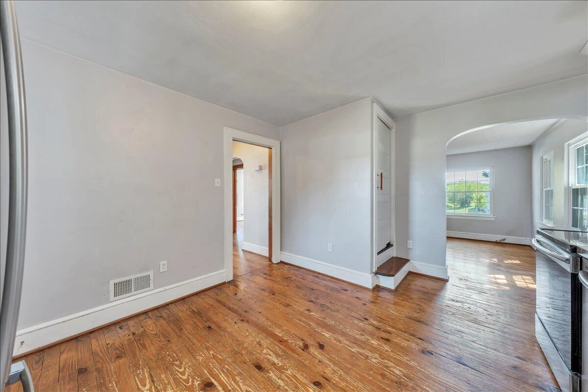 2052 Kenwood BLVD SE - Photo 10