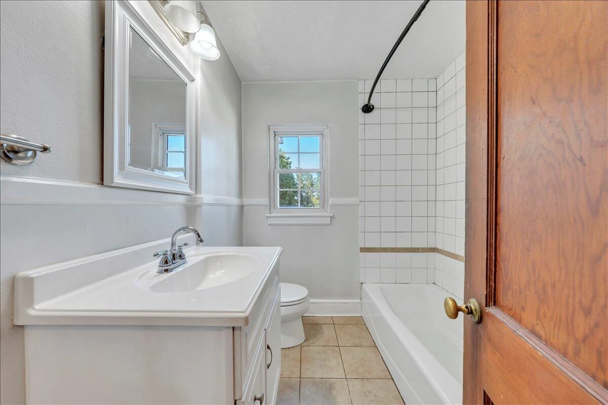 2052 Kenwood BLVD SE - Photo 11