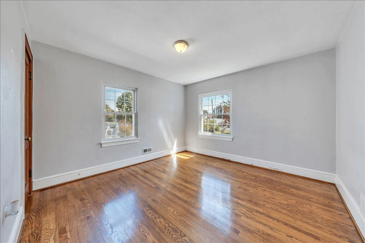 2052 Kenwood BLVD SE - Photo 14