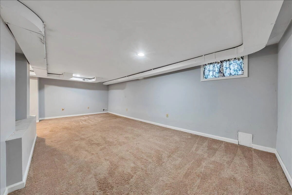 2052 Kenwood BLVD SE - Photo 15