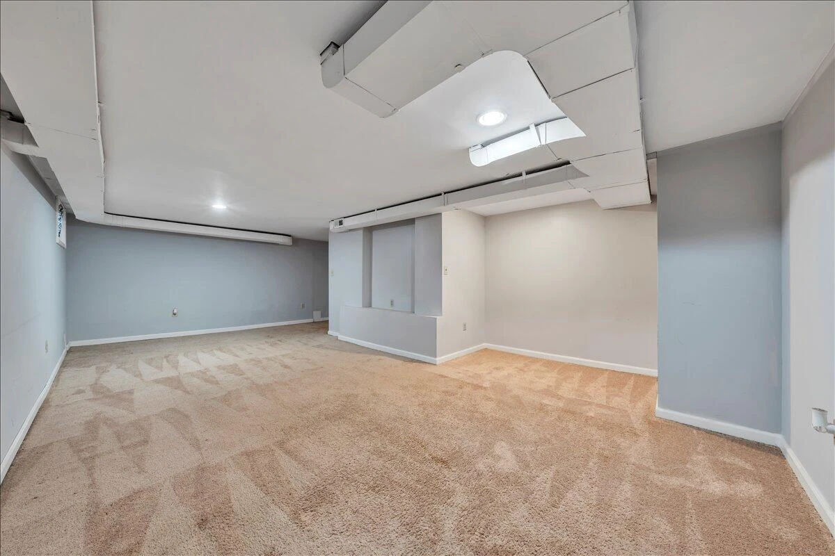 2052 Kenwood BLVD SE - Photo 16
