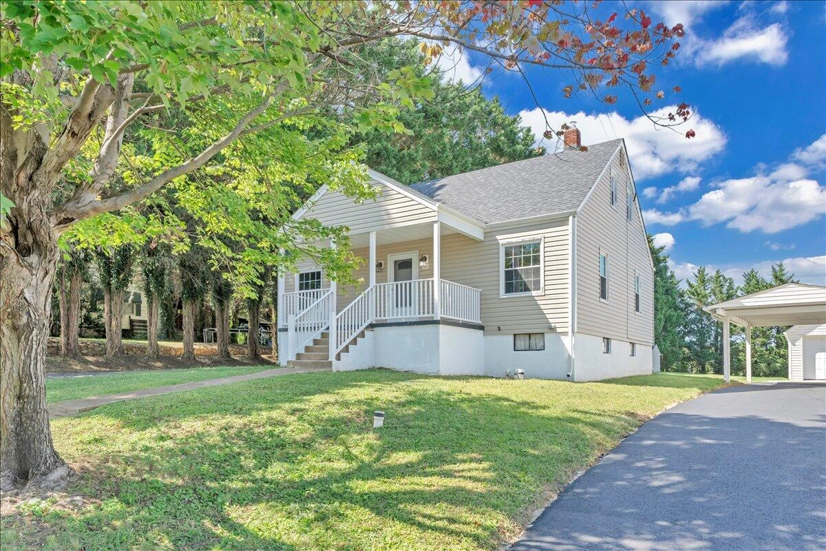 2052 Kenwood BLVD SE - Photo 2