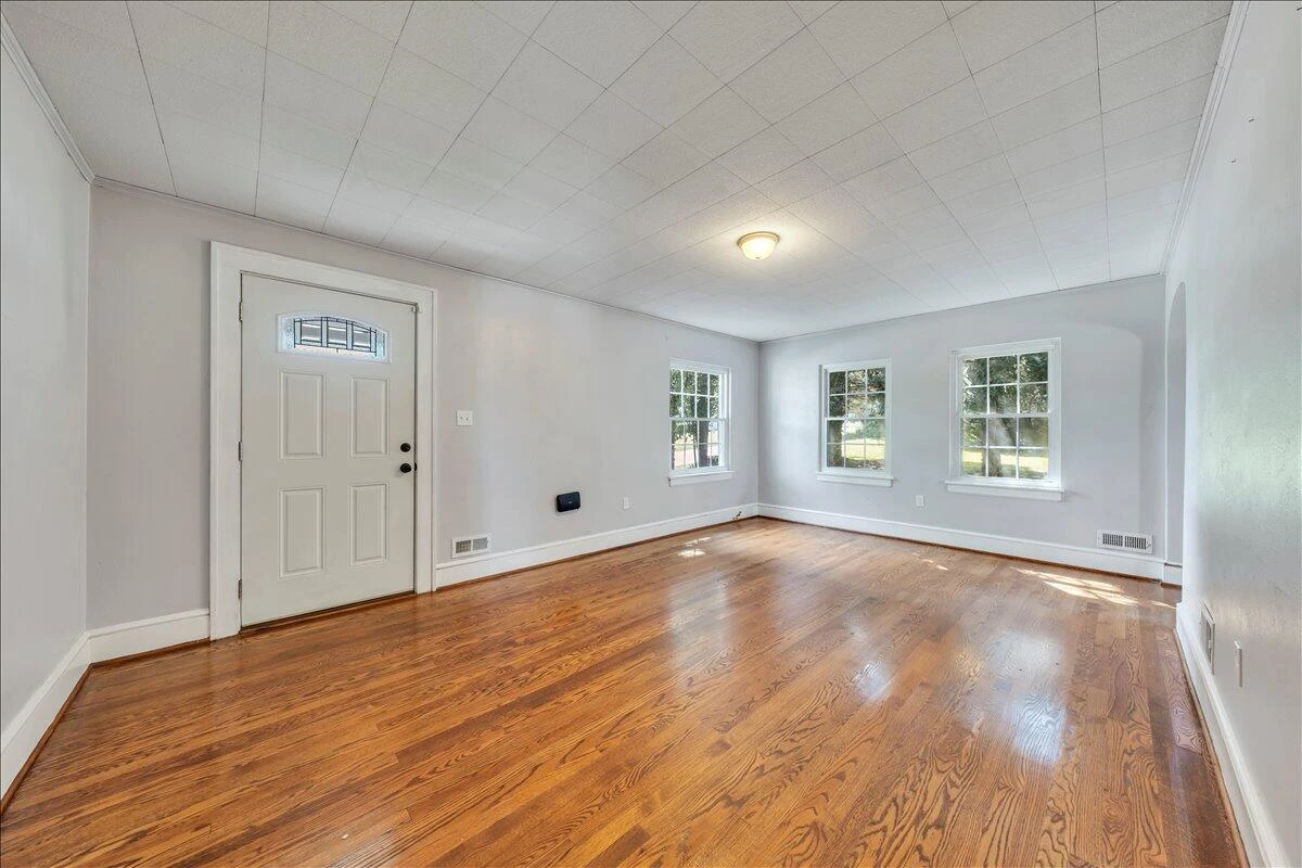 2052 Kenwood BLVD SE - Photo 3