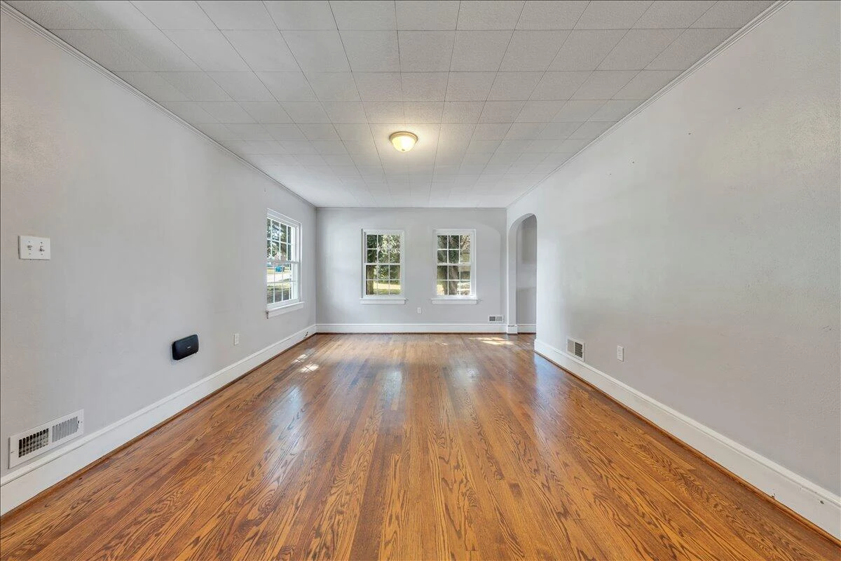 2052 Kenwood BLVD SE - Photo 4