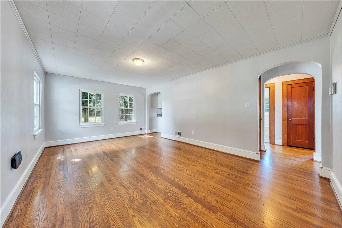 2052 Kenwood BLVD SE - Photo 5