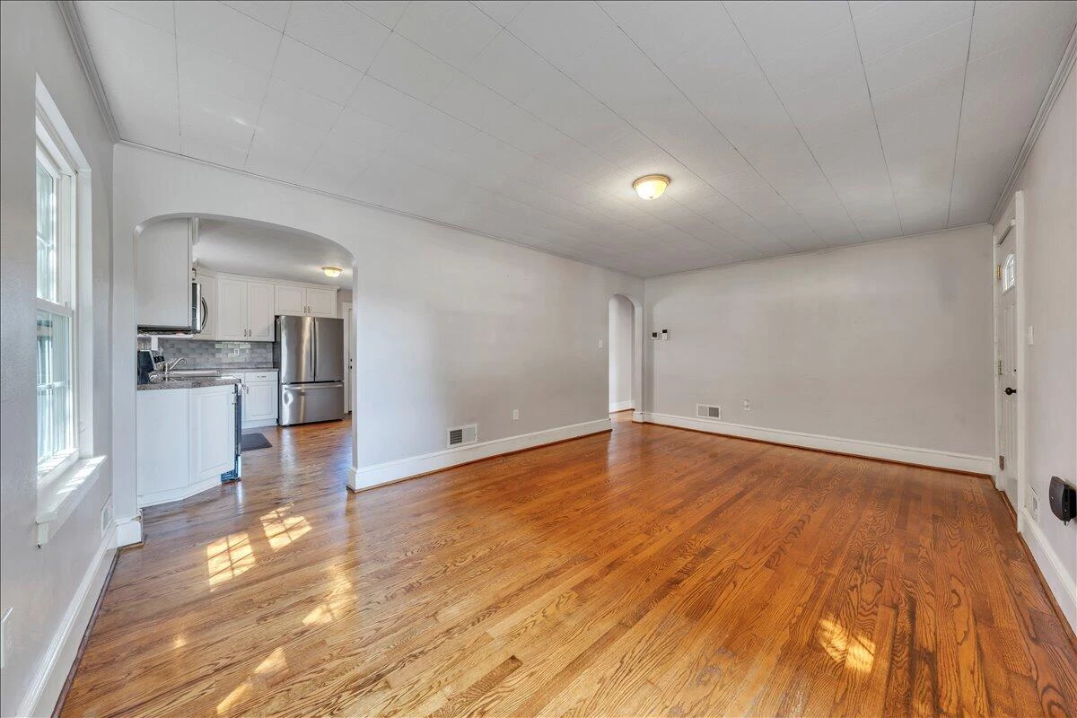 2052 Kenwood BLVD SE - Photo 6