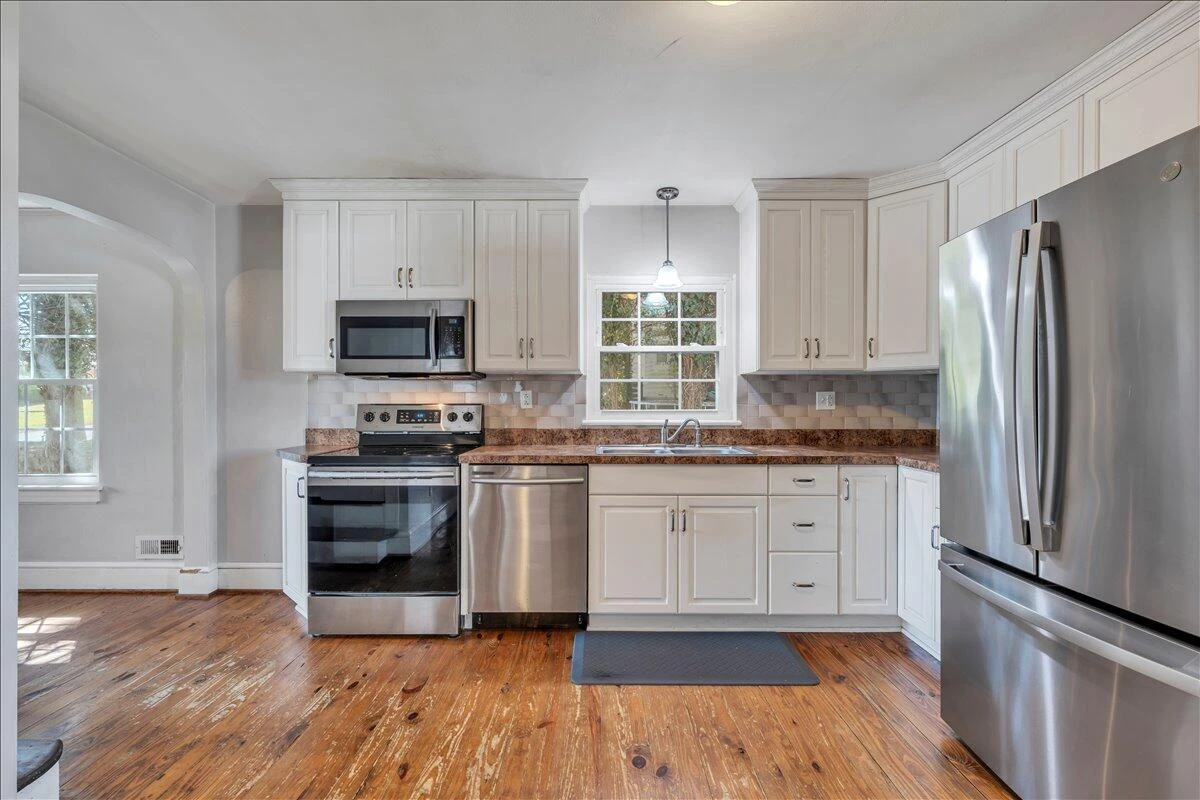 2052 Kenwood BLVD SE - Photo 7