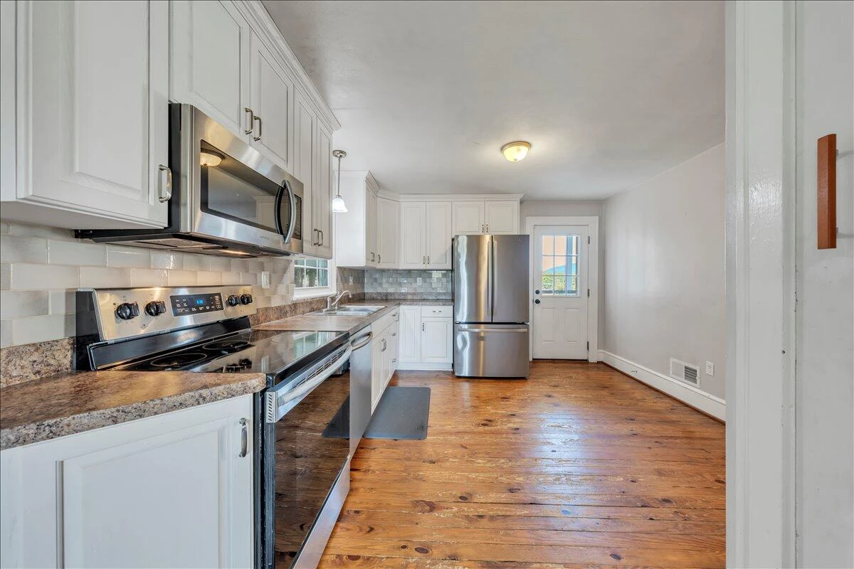 2052 Kenwood BLVD SE - Photo 8