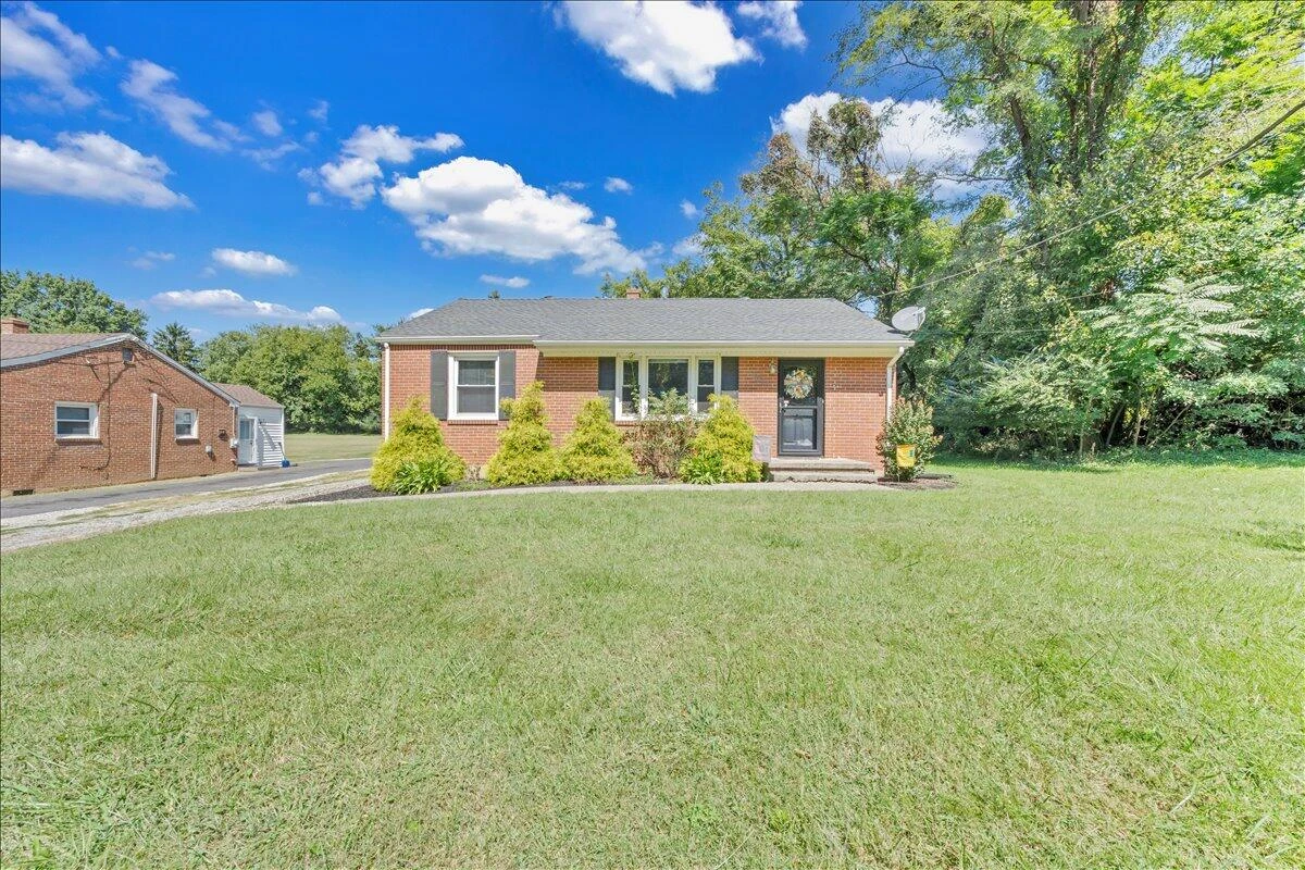 4027 Hershberger RD NW - Photo 19