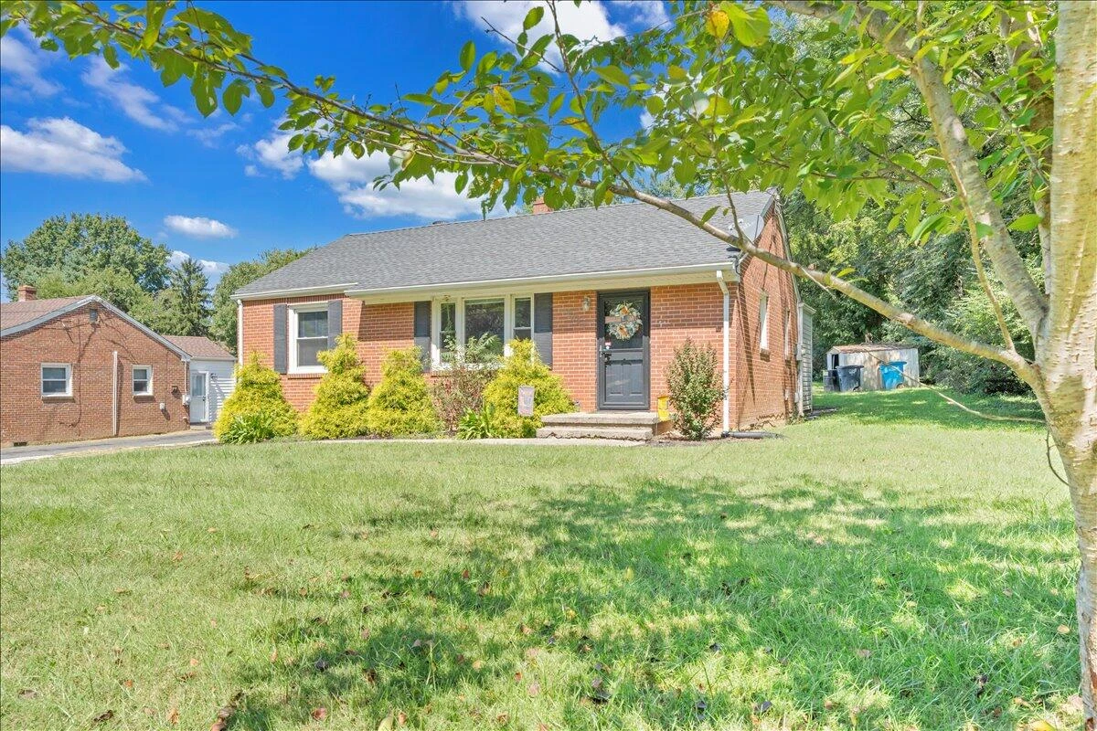 4027 Hershberger RD NW - Photo 22