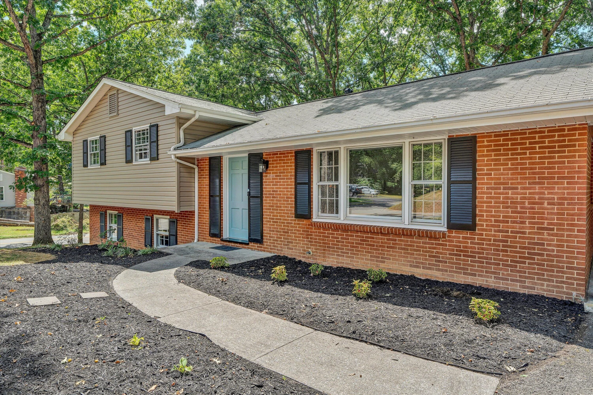 3004 Woodthrush DR - Photo 2