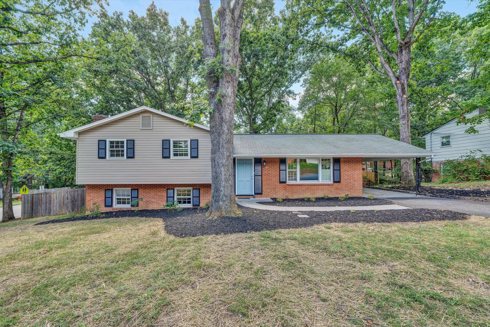 3004 Woodthrush DR - Photo 3