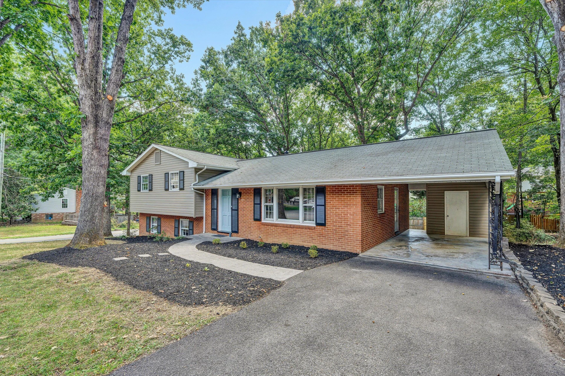 3004 Woodthrush DR - Photo 4