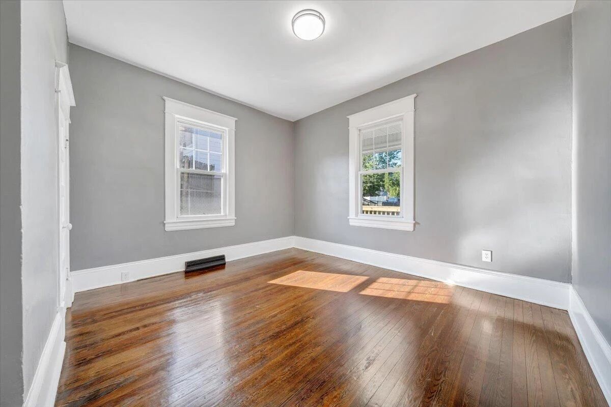 1008 11th ST SE - Photo 11