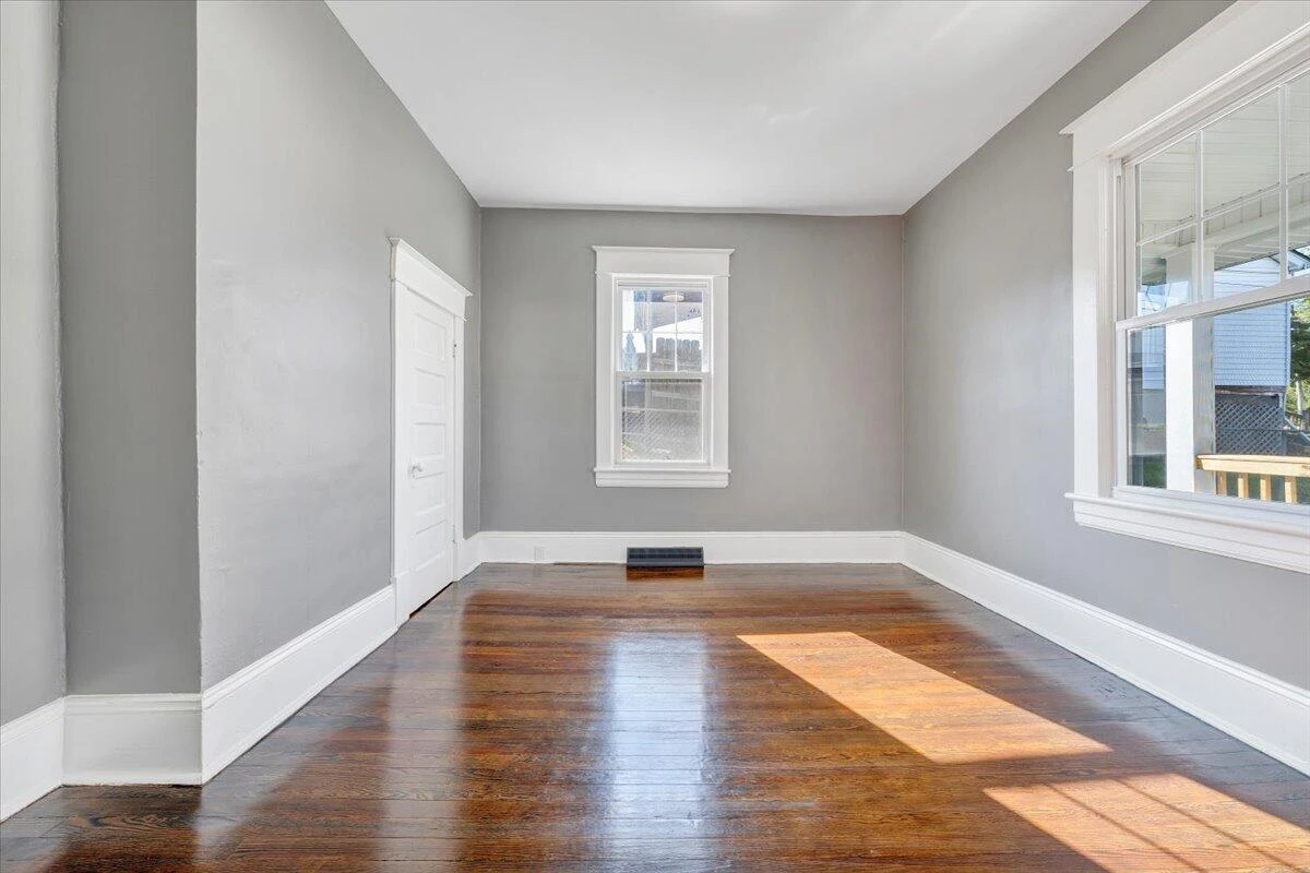1008 11th ST SE - Photo 12