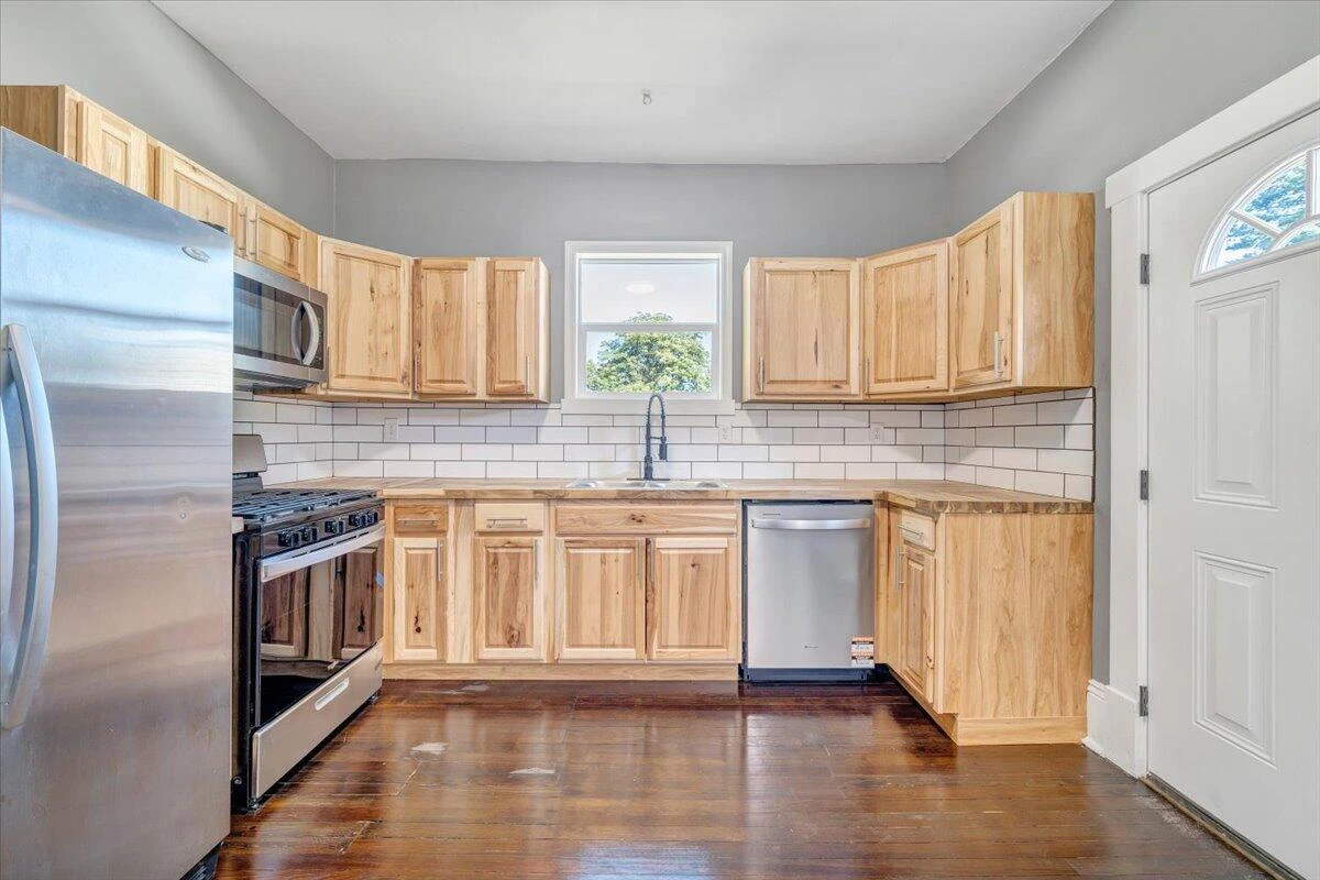 1008 11th ST SE - Photo 13
