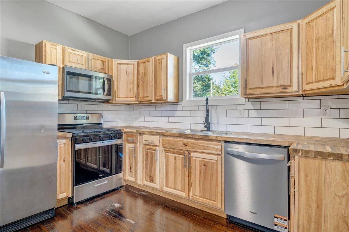 1008 11th ST SE - Photo 14