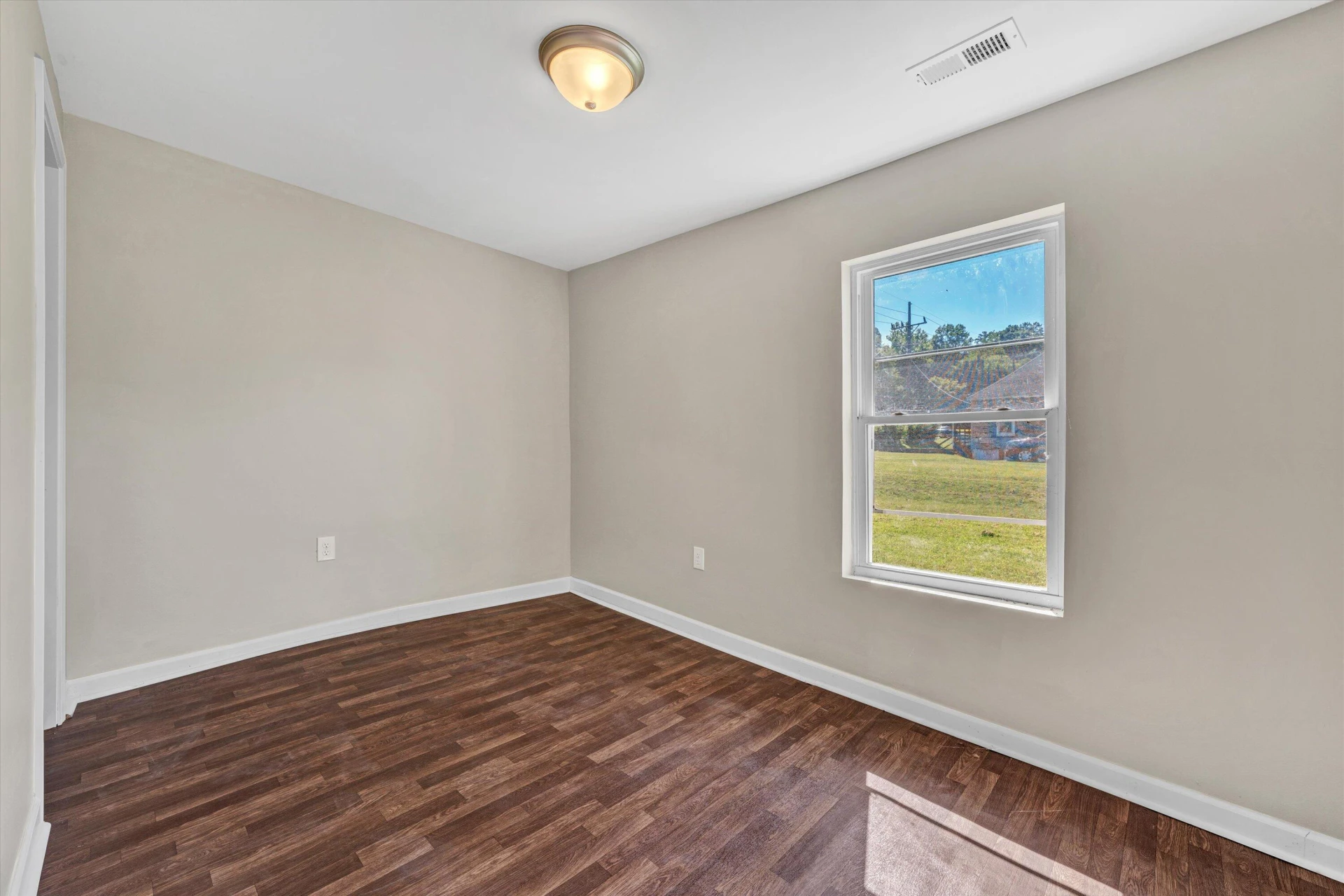 2405 Roanoke AVE SW - Photo 11