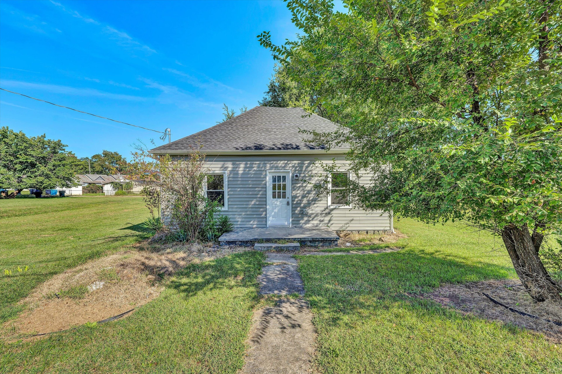 2405 Roanoke AVE SW - Photo 2