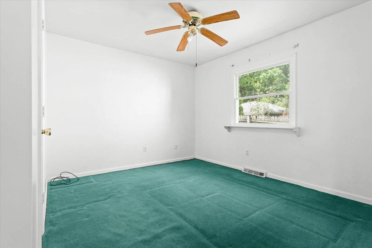 2102 Byrd AVE NE - Photo 11