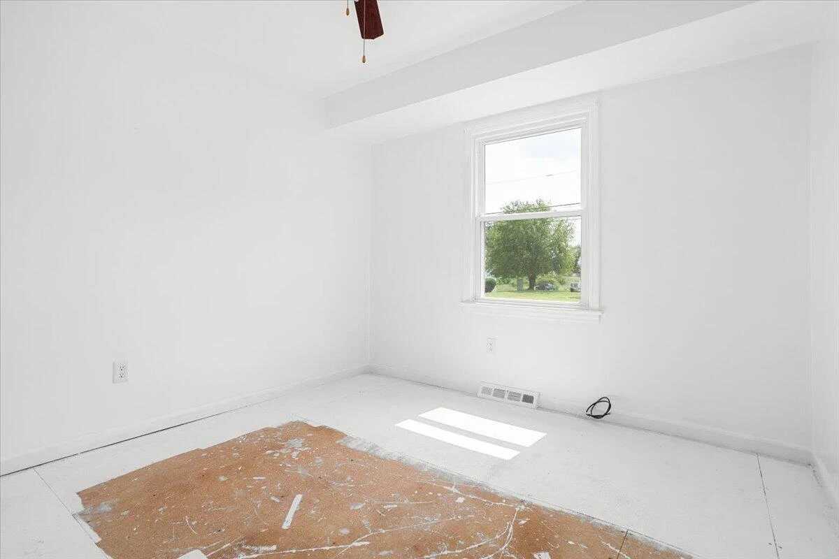 2102 Byrd AVE NE - Photo 14
