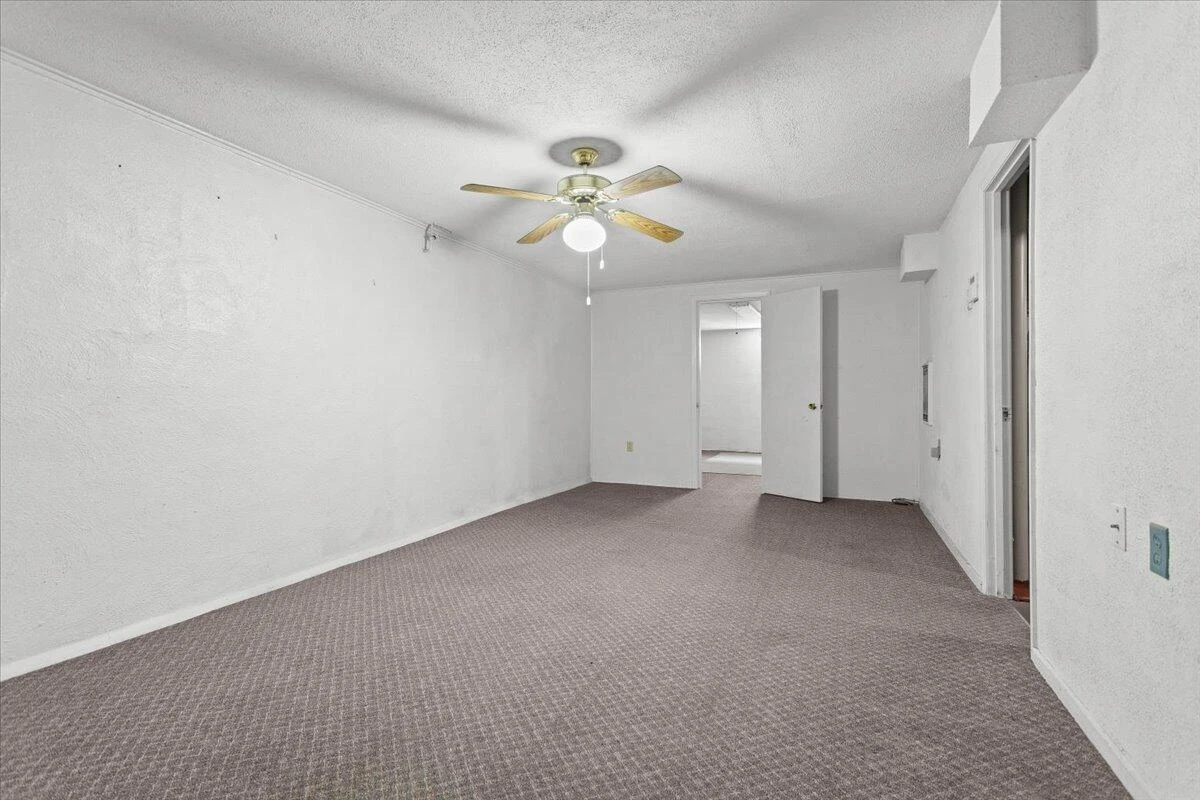 2102 Byrd AVE NE - Photo 16