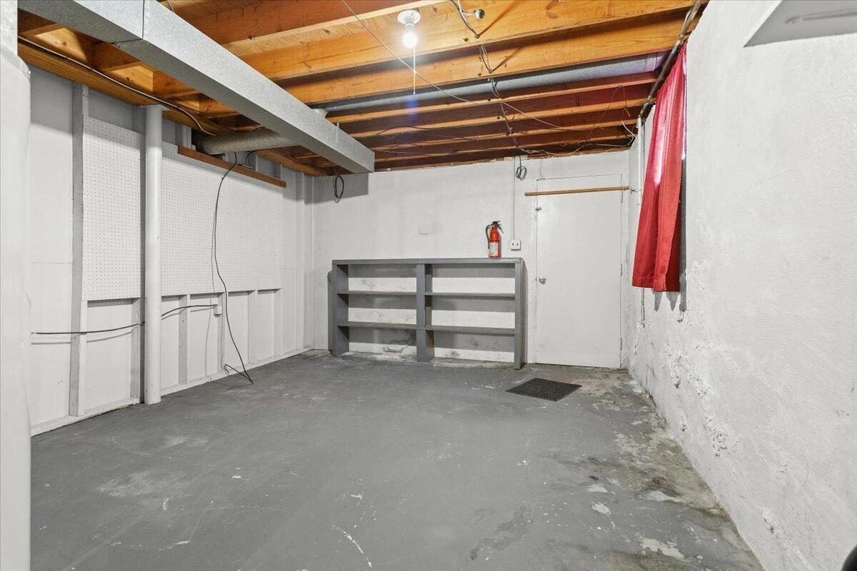 2102 Byrd AVE NE - Photo 19
