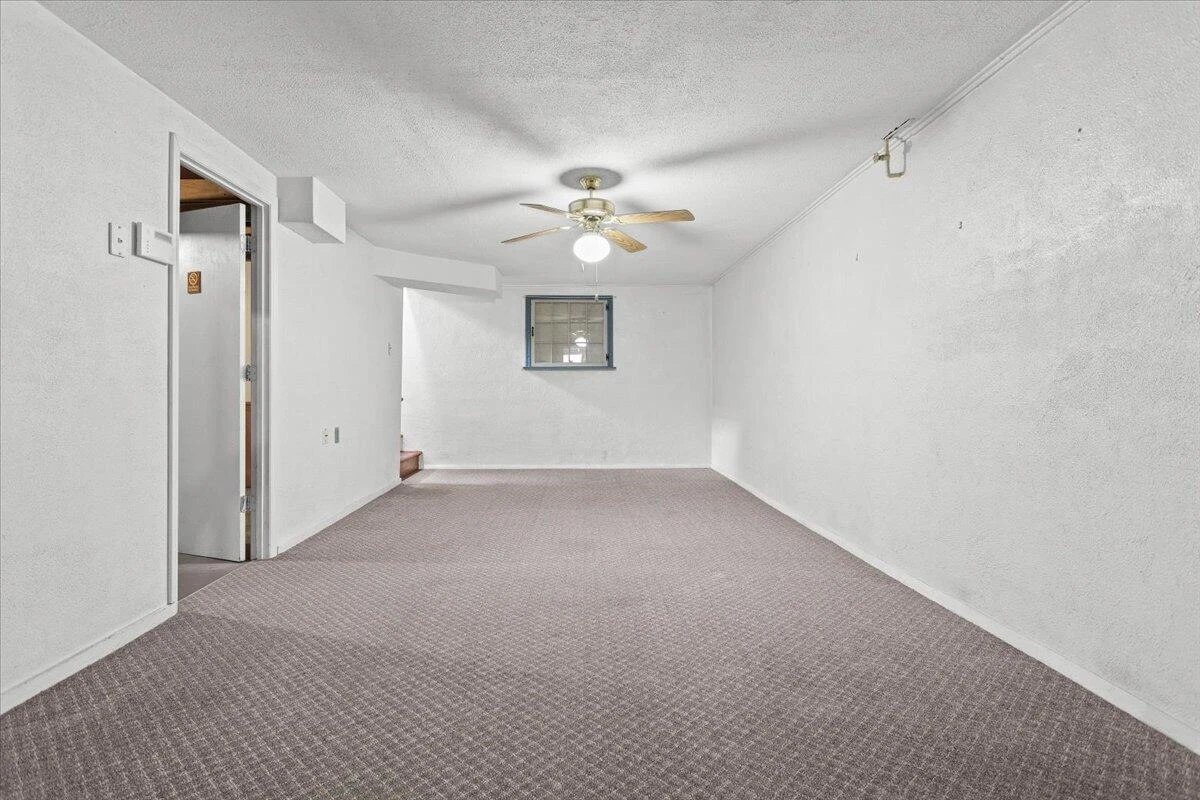 2102 Byrd AVE NE - Photo 20