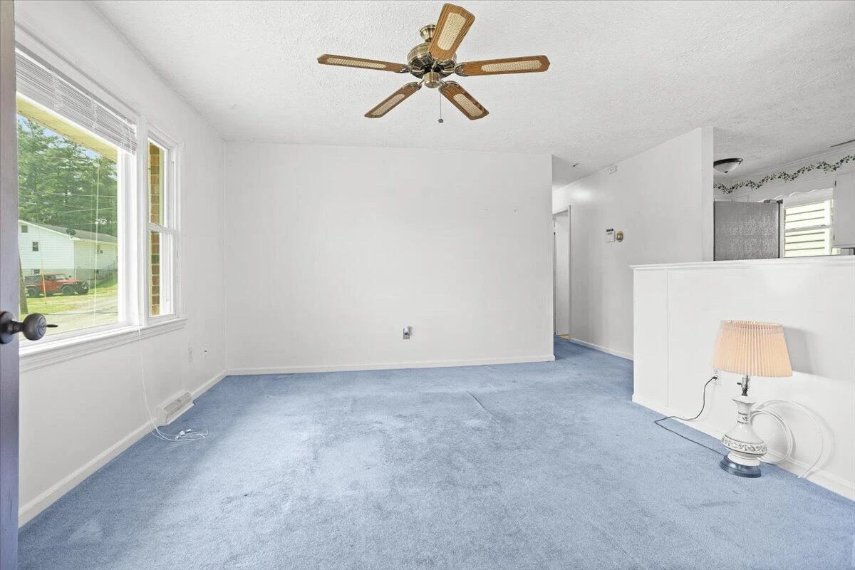 2102 Byrd AVE NE - Photo 9