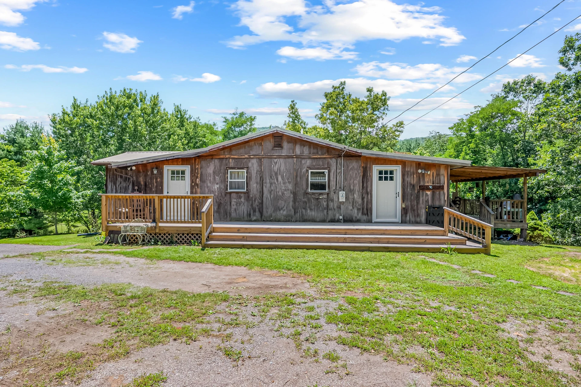 2389 Reesedale Rd - Photo 2