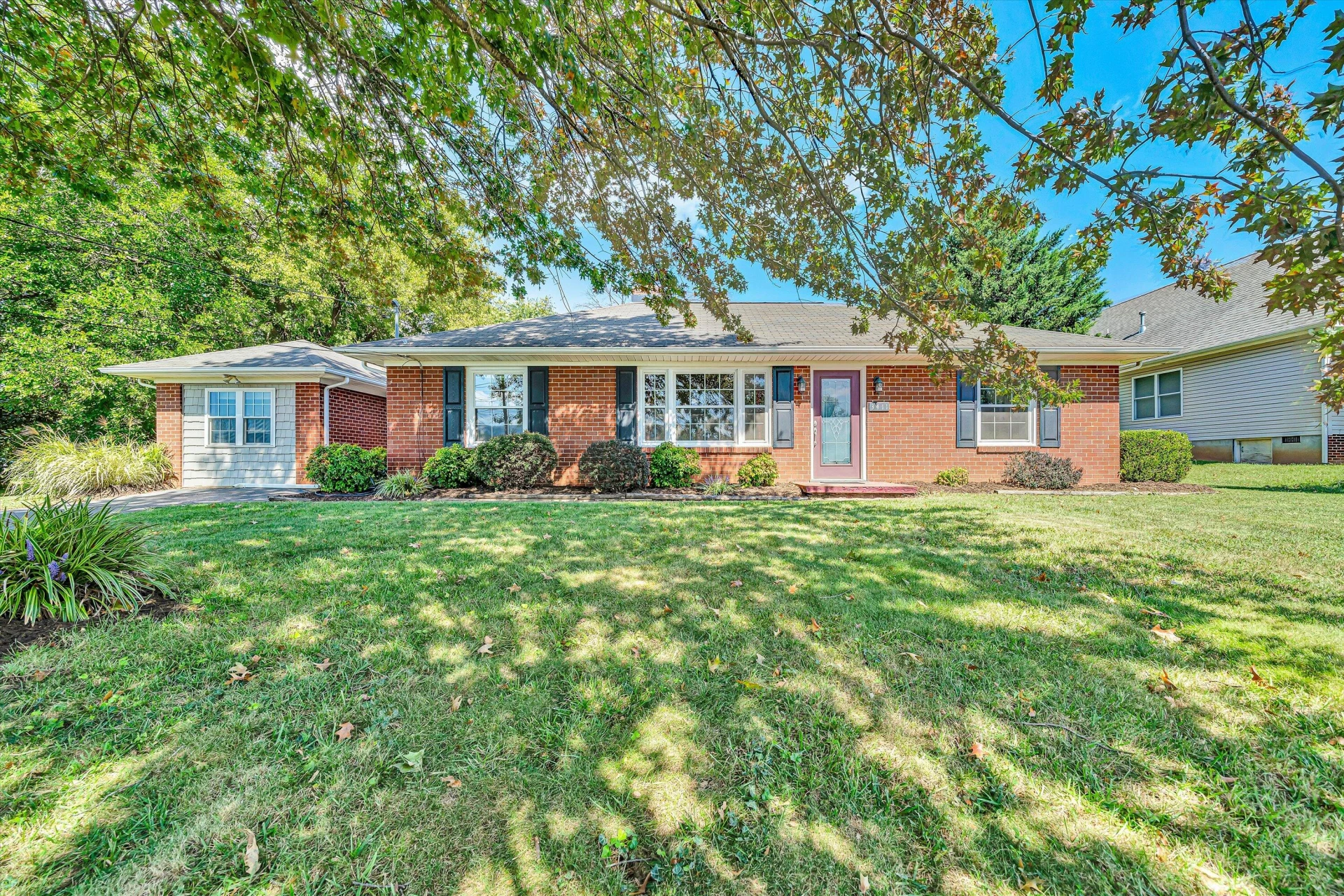 3411 Andrew AVE