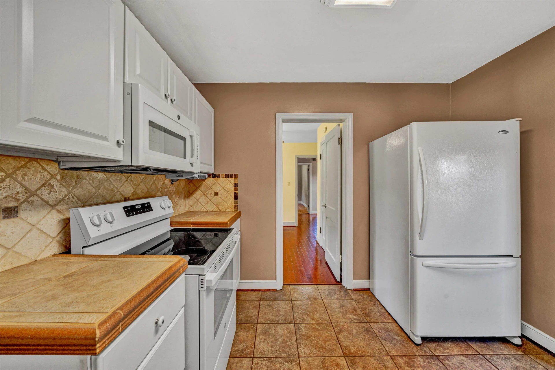 3411 Andrew AVE - Photo 11