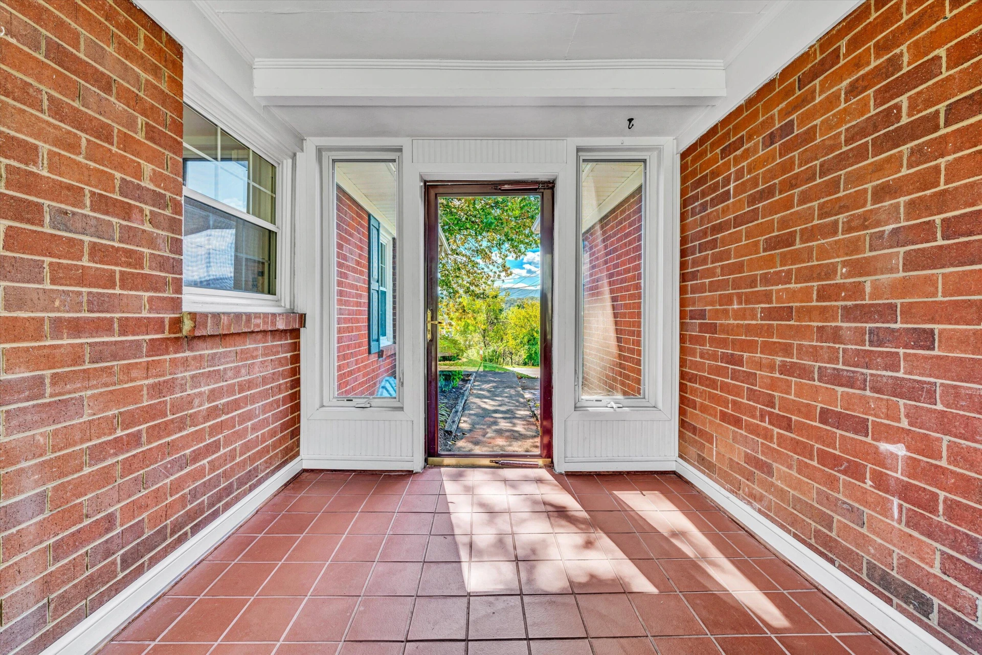 3411 Andrew AVE - Photo 19
