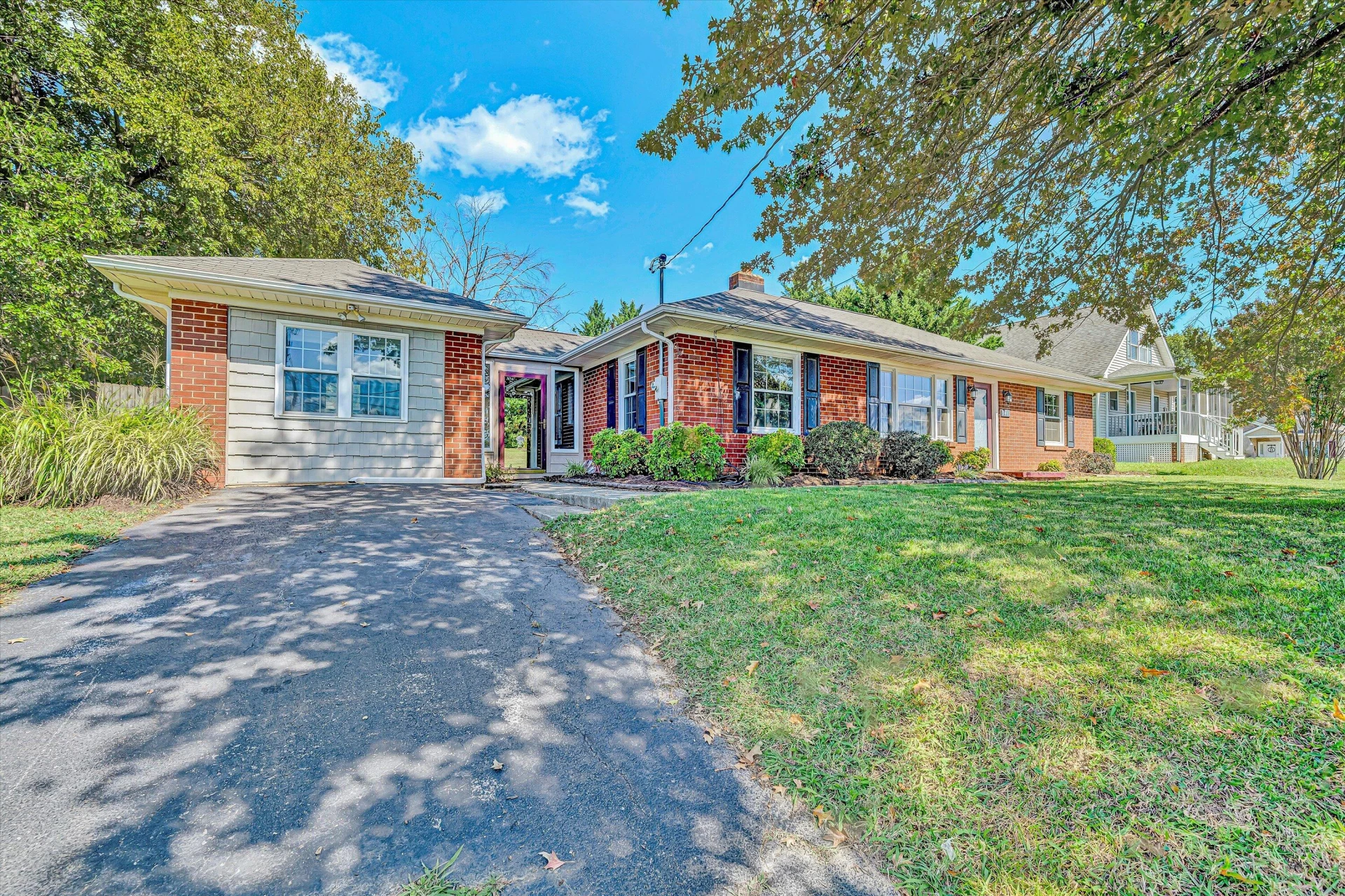 3411 Andrew AVE - Photo 2