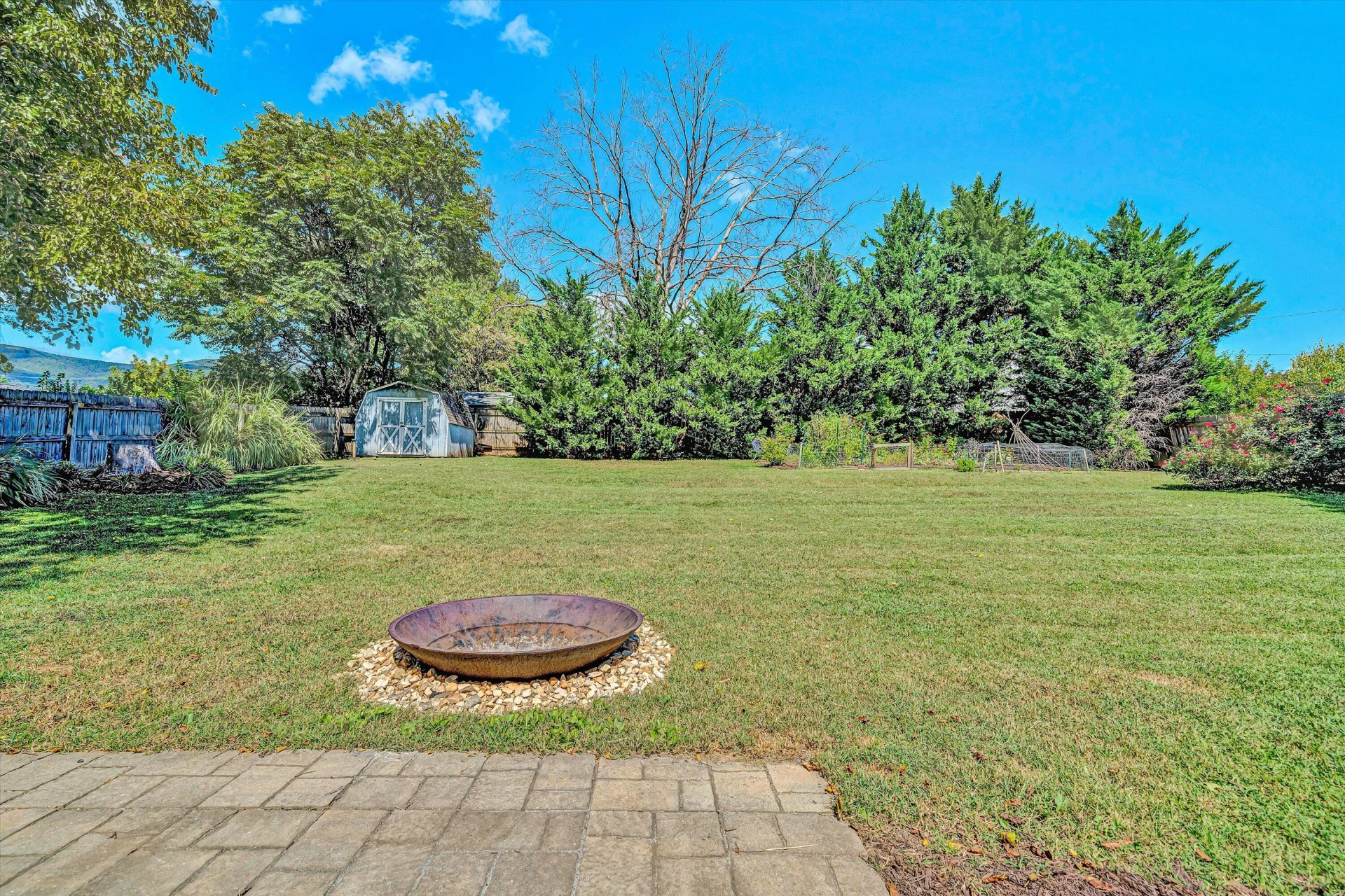 3411 Andrew AVE - Photo 25