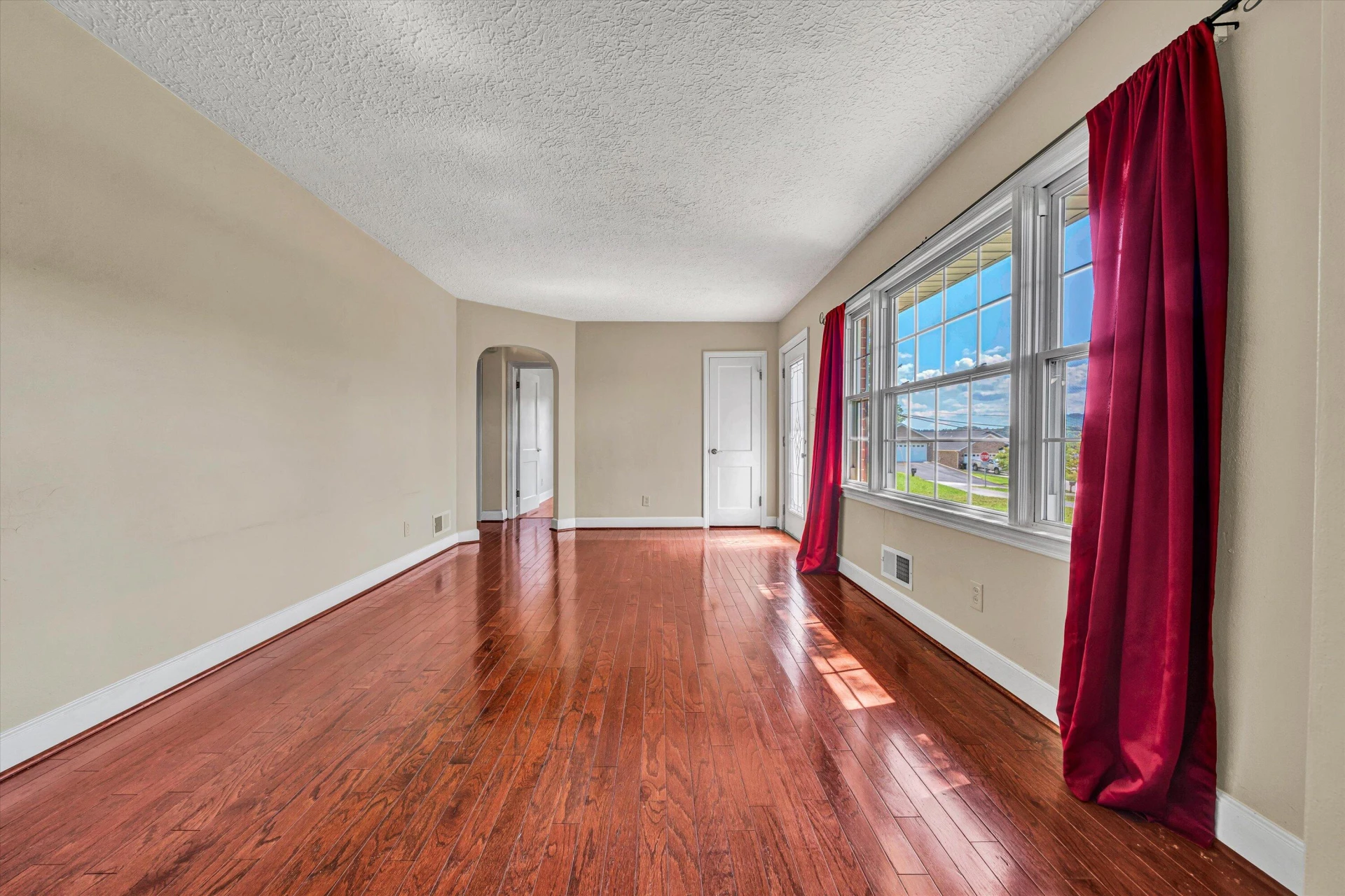 3411 Andrew AVE - Photo 3
