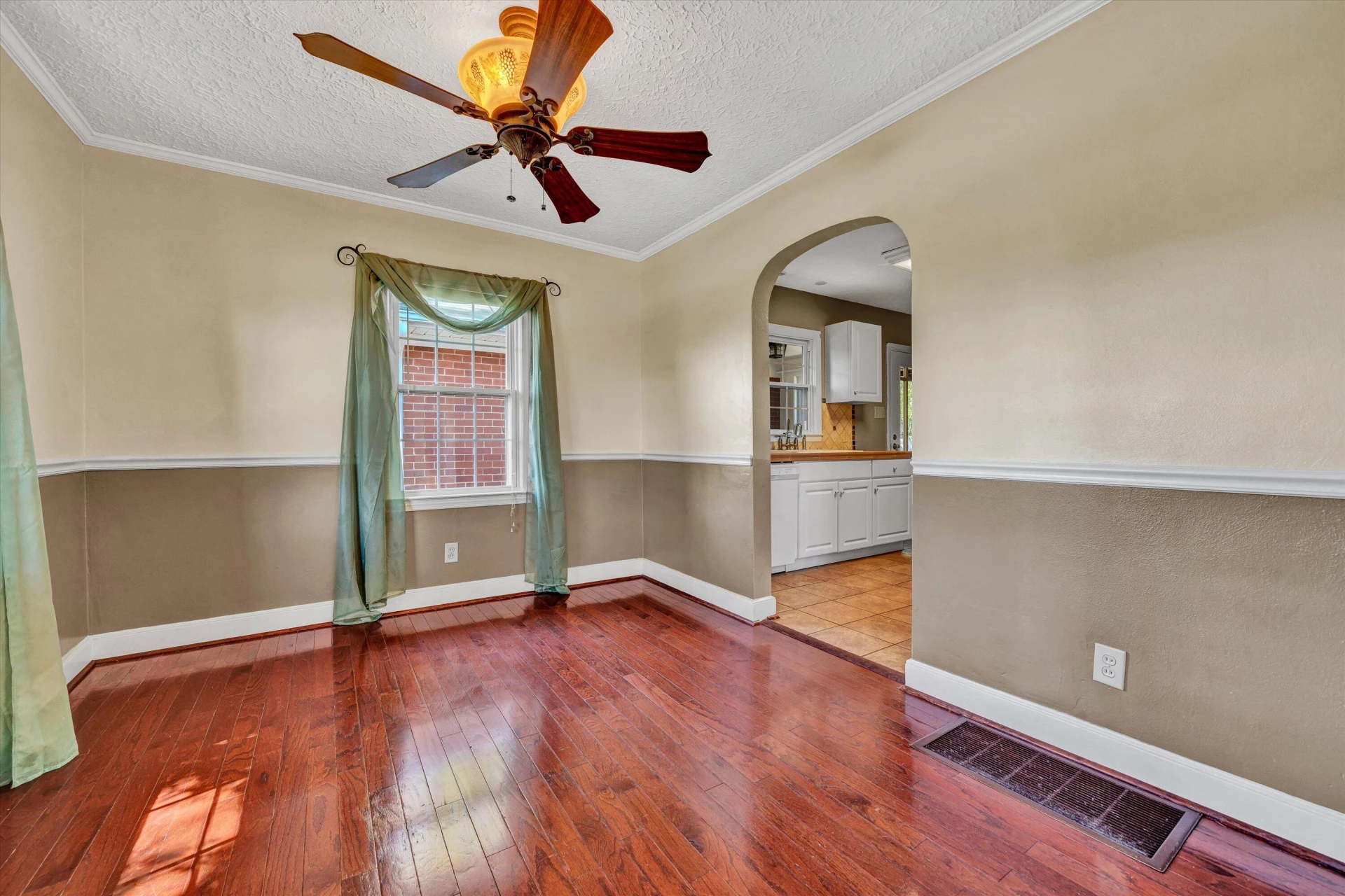 3411 Andrew AVE - Photo 6