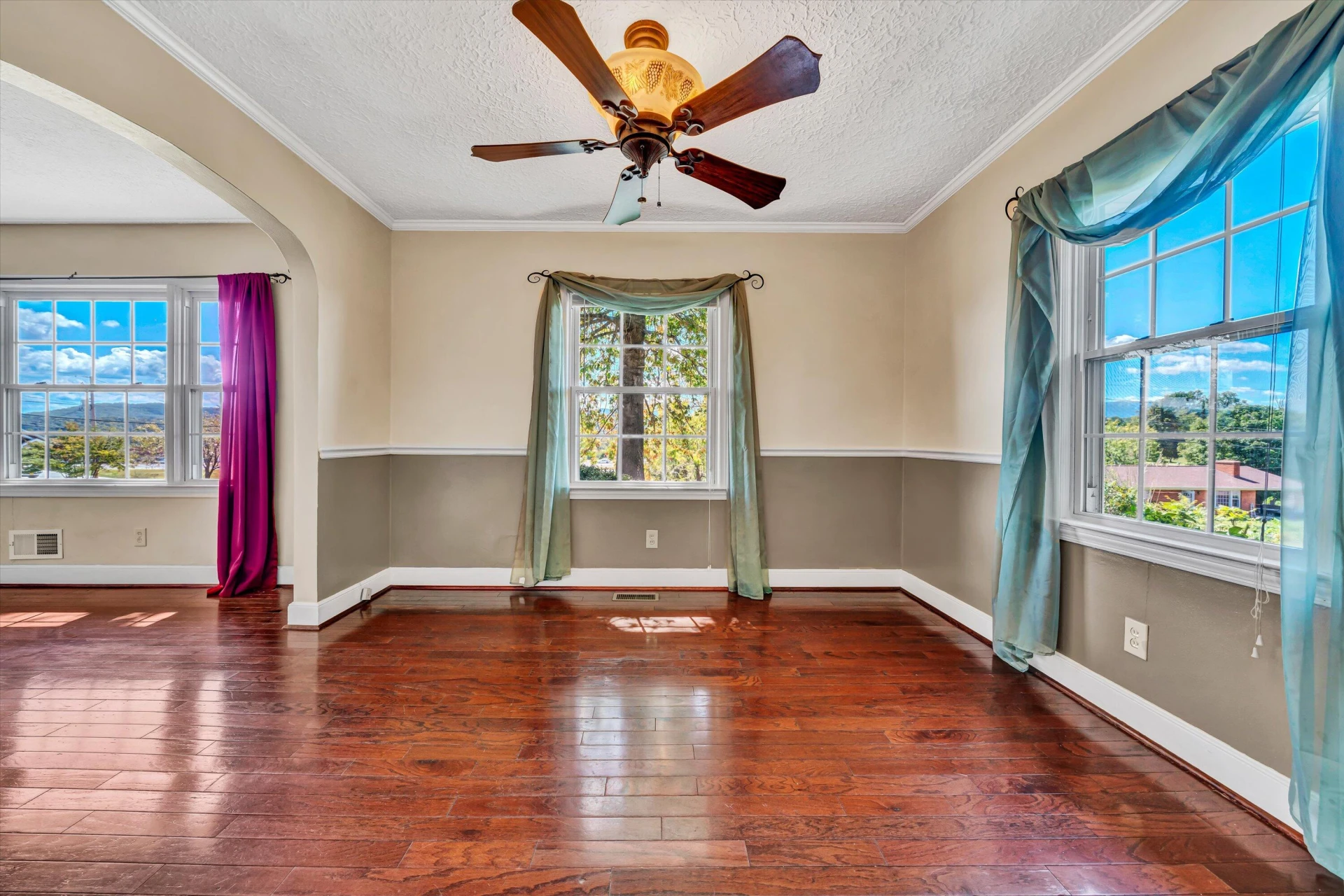 3411 Andrew AVE - Photo 7