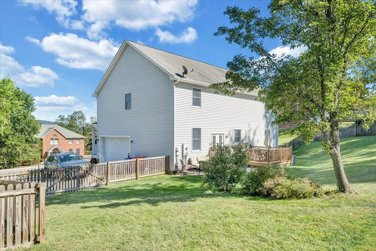 604 Gigi DR - Photo 50
